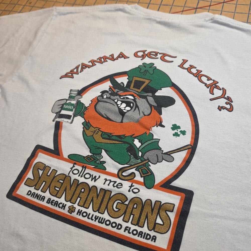 Hanes Graphic T-Shirt White L Vintage Bar Tee Shenanigan's